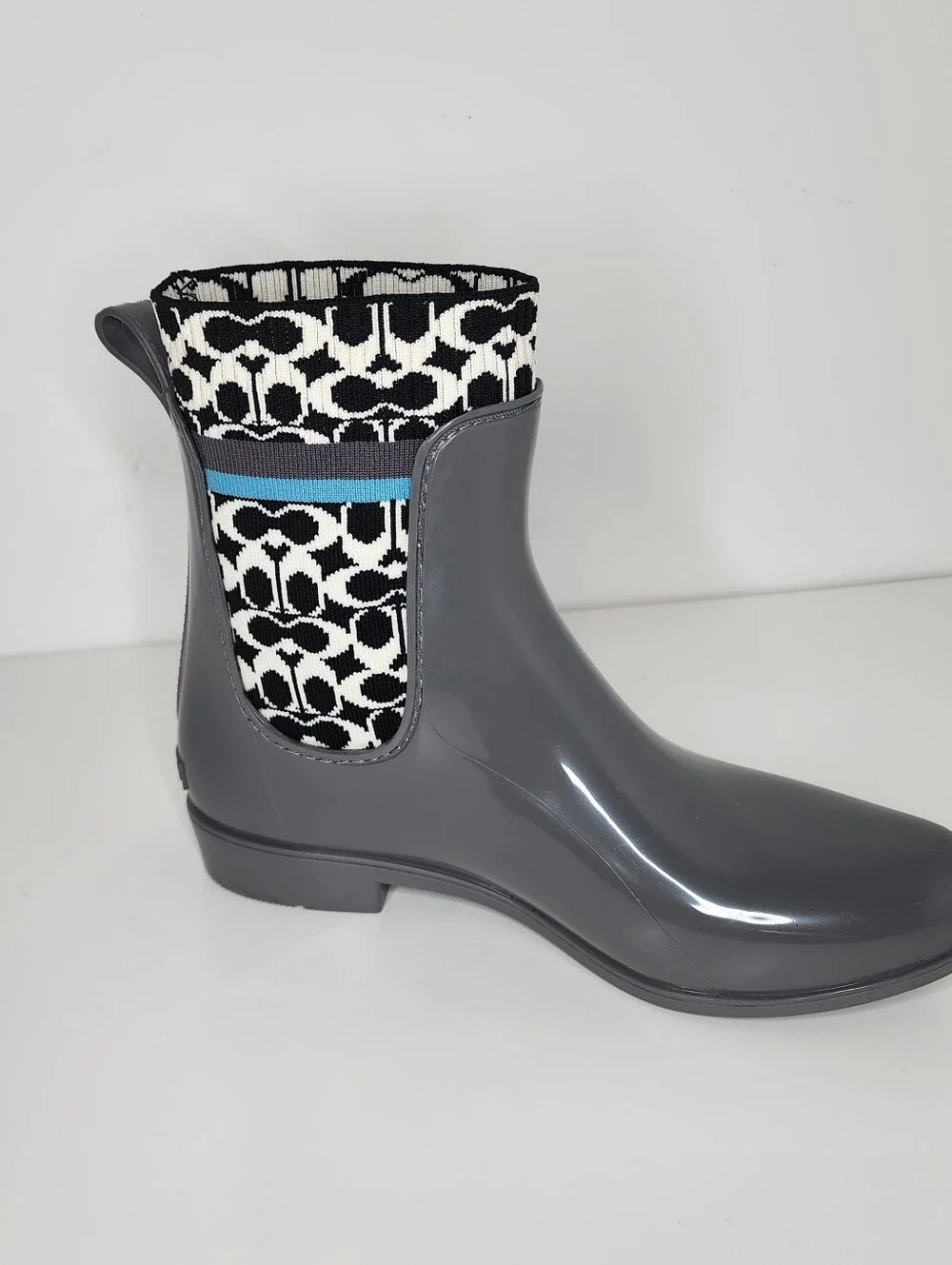 Coach Gray Chelsea Rain Ankle Boots with Signature Knit Collar Size 8